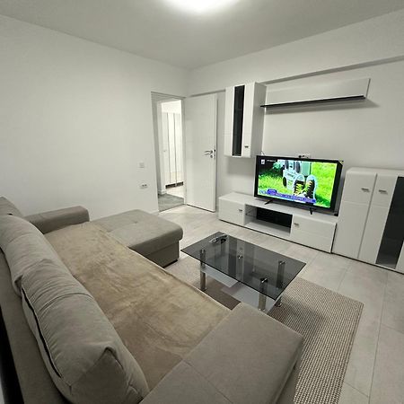 Apartamento Apartament Ultra Central 3 Hunedoara Exterior foto